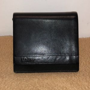Maitre Mens Black Leather Bifold Wallet Coin Pouch